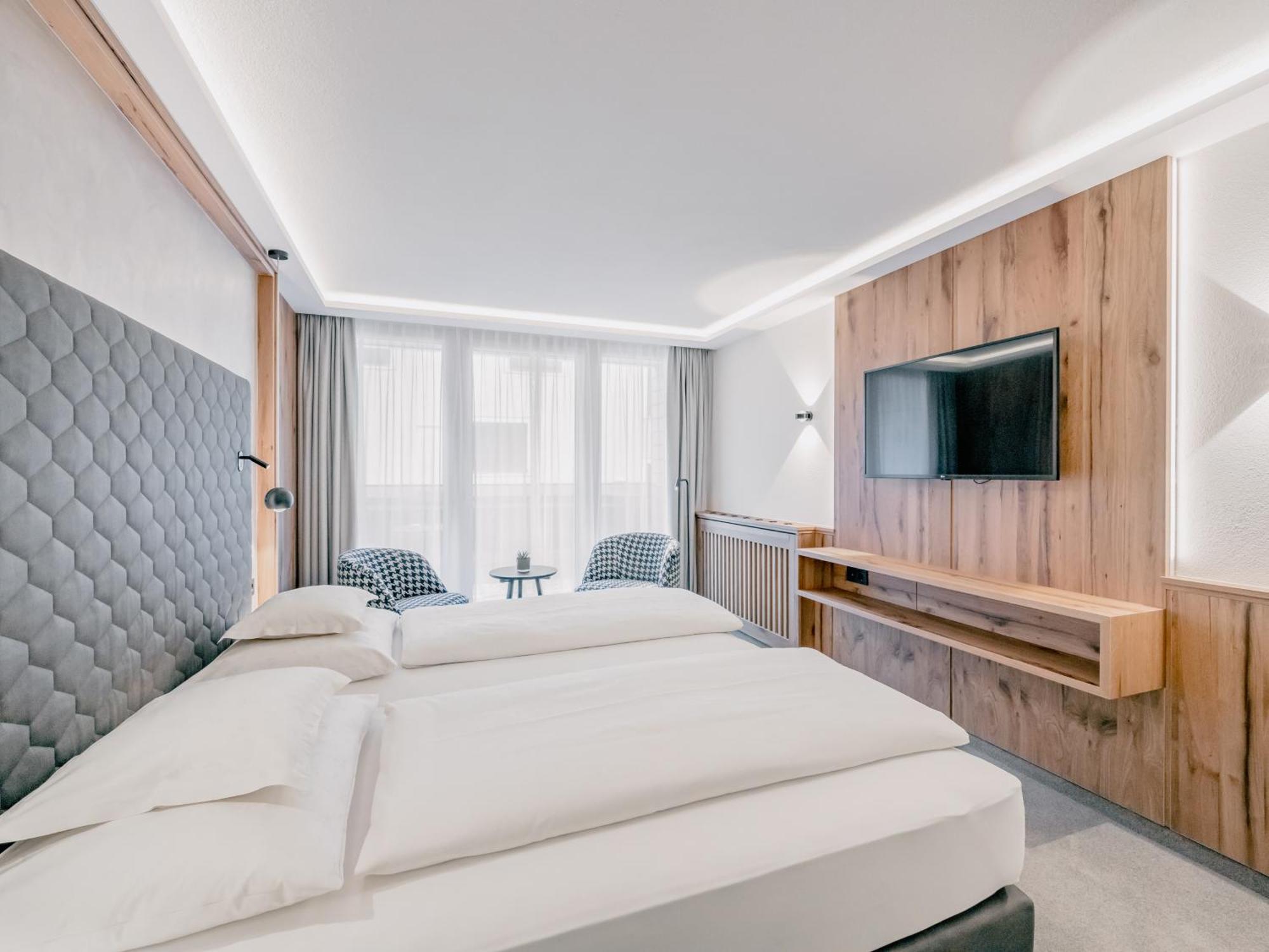 Deluxe Junior Suite,1612969959:JPEG